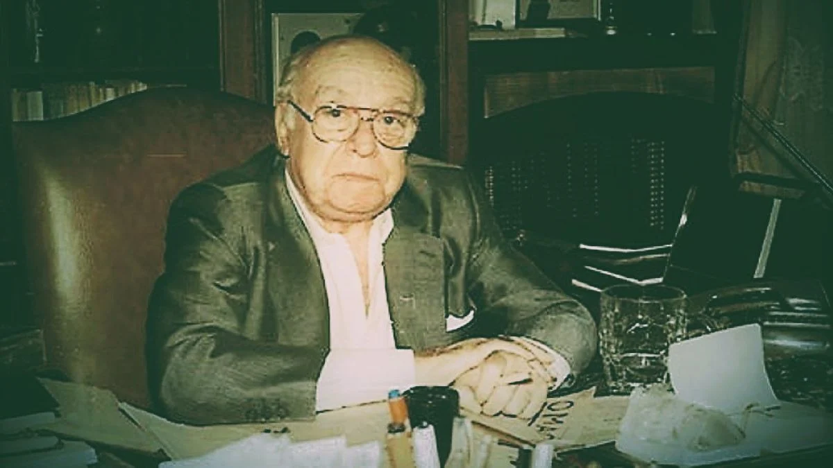 Αλέκος Σακελλάριος σκηνοθέτης γραφείο, αφιέρωμα.