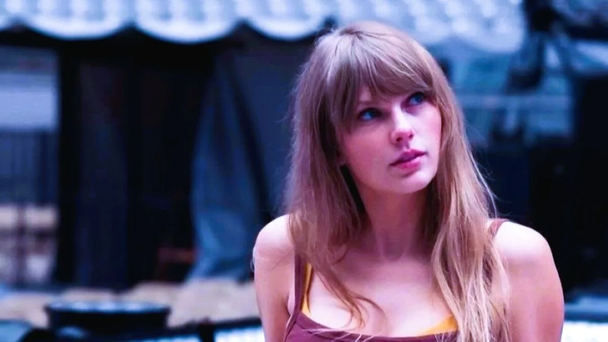 Taylor Swift - "I Knew It I Knew You"